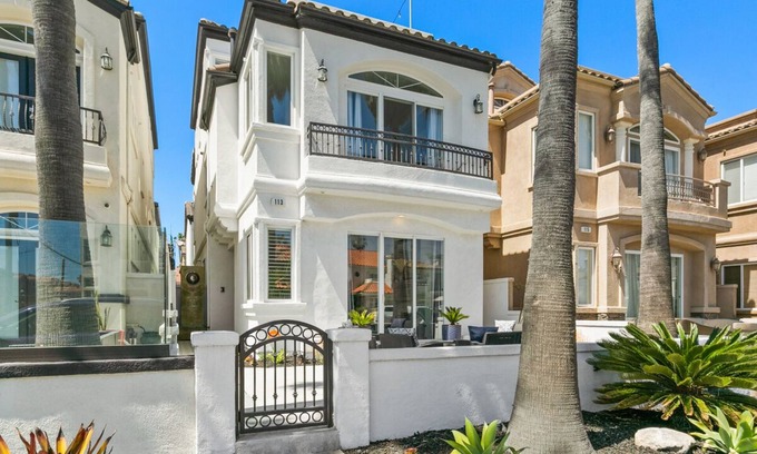 Huntington Beach Casa | Model perfect beach getaway less than 1 block to the ocean!