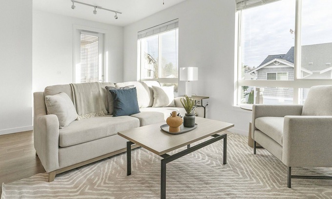 Silver Lake Apartamento | Modern Apartment in Prime Location (ID5770X48)
