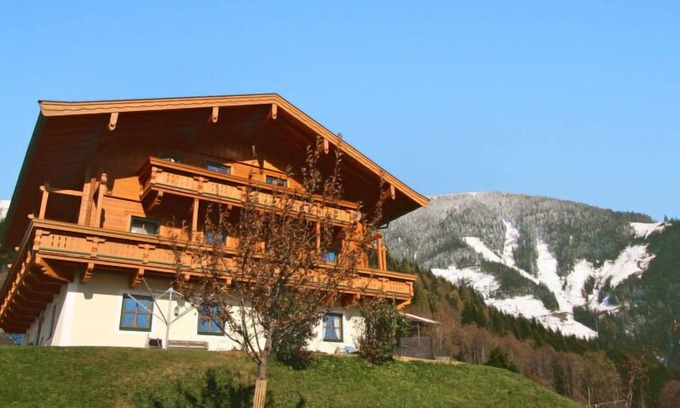 Bruck an der Grossglocknerstrasse Apartamento | Moderegg by Interhome