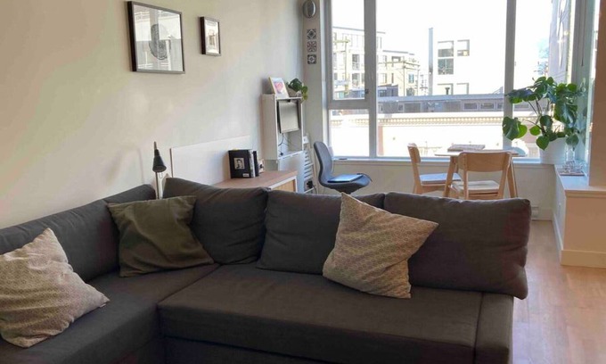 Mount Pleasant Condominio | Modern 1 Bed Condo in the heart of Vancouver