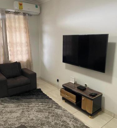 Accra Apartamento | Modern 1-Bedroom Apartment with AC & Fast WiFi