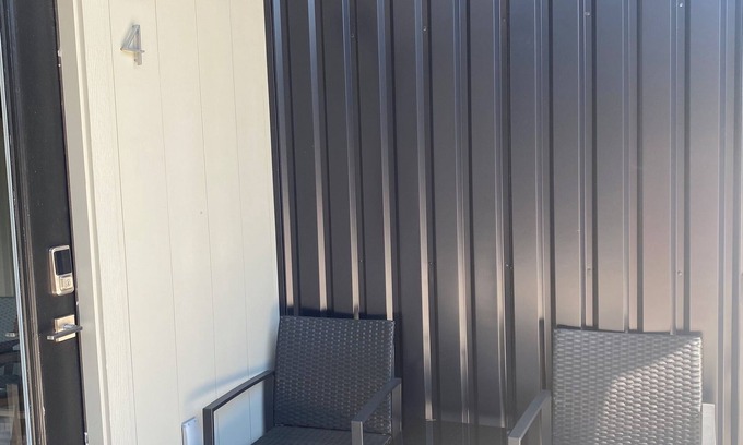 Mount Vernon Cabaña | Modern 1-bedroom cottage in historic downtown Mount Vernon.