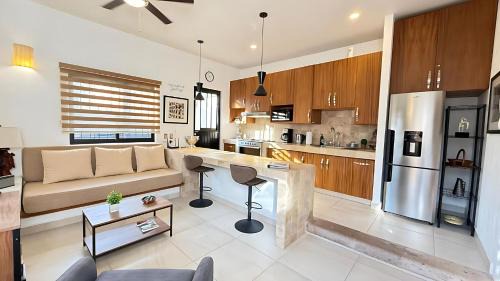 San Antonio Tlayacapan Casa | Modern 1 Bedroom Guesthouse - Walk to everything - Free Bikes - Huge Patio