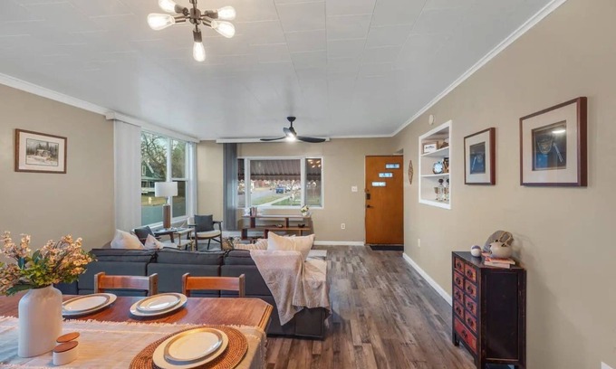 Great Falls Apartamento | Modern 1-Bedroom Haven with Dedicated Home Office