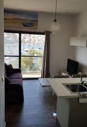 St. Paul's Bay Apartamento | Modern,1 bedroom Seafront apt in St Paul's Bay 3