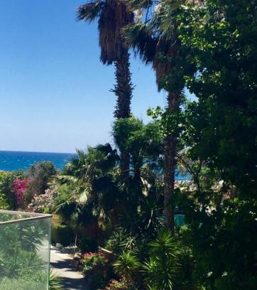 Agios Tychon Apartamento | Modern 1 bedroom sea view beach apartment