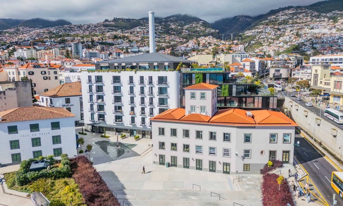 Old Town Apartamento | Modern 1-Bedroom w/Private Patio @ Savoy Insular