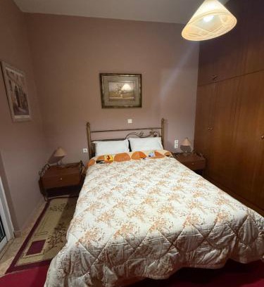 Kato Stalos Apartamento | Modern 1-bedroom with BBQ & Roof Garden near Beach