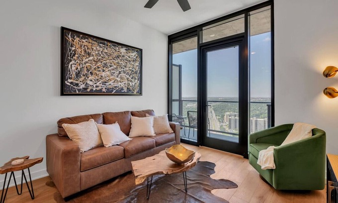 Waller Creek District Apartamento | Modern 1-Bedroom with City Views
