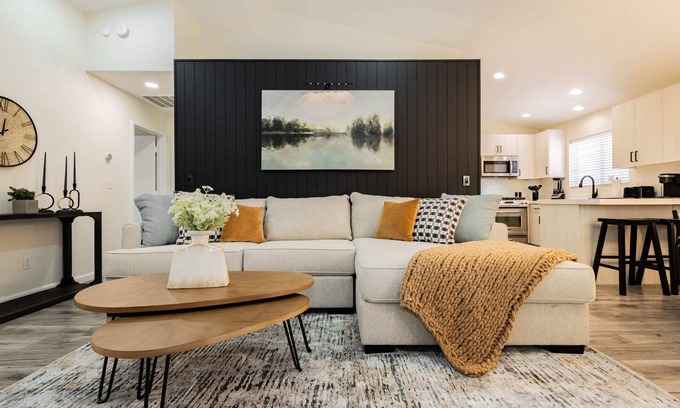 Silverado Ranch Casa | Modern 1 Story Home w 3BR, Pool, Hot Tub, Sleeps 6