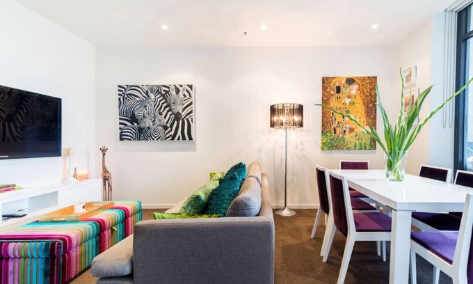 Richmond North Apartamento | Modern 1BD in the Heart of Richmond w/ Pool & Gym!
