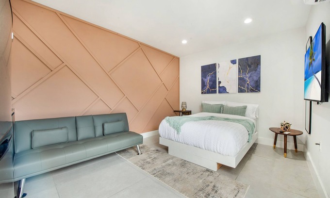 Ludlam Apartamento | Modern 1BR 15min to MIA Kitchen & Private Entrance