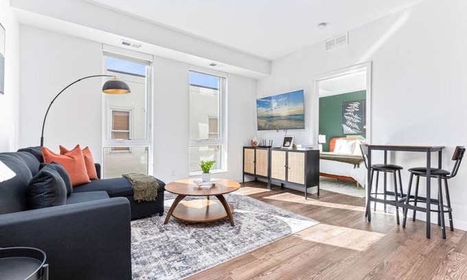 Uptown Apartamento | Modern 1BR in Uptown | Walkable & Stylish