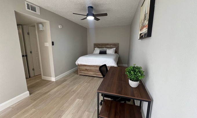 Oaks Historic District Apartamento | Modern 1BR Peaceful Stay