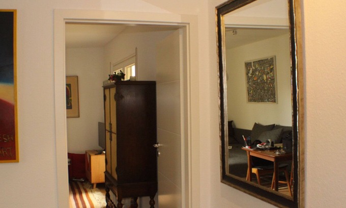 Sankt Georgen Apartamento | Modernas 2.5 habitaciones Apartamento con balcón cubierto.