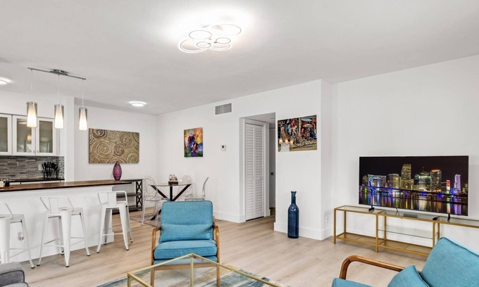 Croissant Park Condominio | Modern 2/1 rent near Las Olas Fort Lauderdale