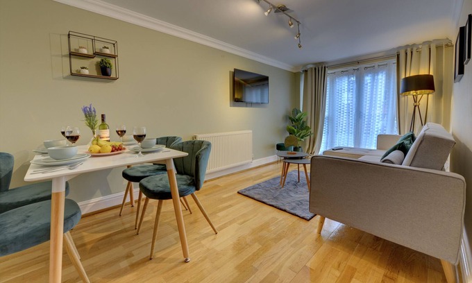 Leamington Spa Apartamento | Modern 2 bed apt with parking and Netflix