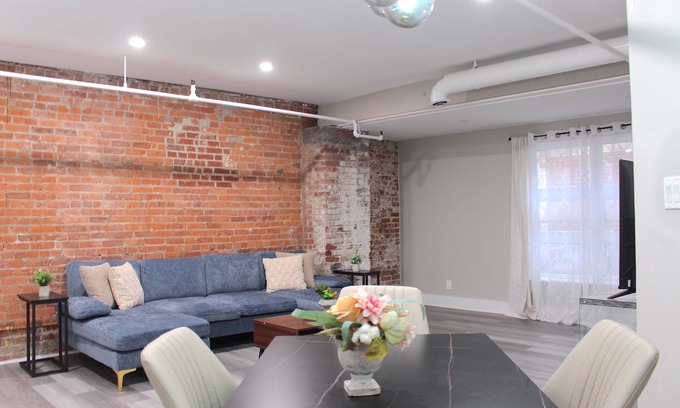 Albany Apartamento | ★MODERN 2 bed, 1 bath w/ patio! Great downtown location ★