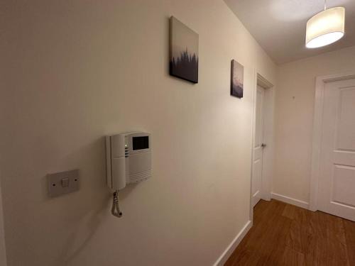 Belvedere Apartamento | Modern 2 bed 2 bath Flat Close to Train station