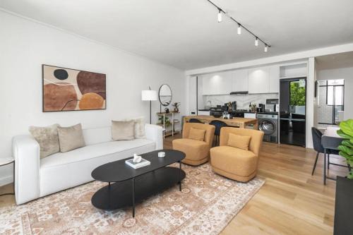 Claremont Apartamento | Modern 2-Bed Apartment in Claremont with Balcony