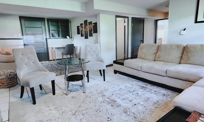 South Kansas City Apartamento | Modern 2 Bed Basement Apartment KC: Quiet Central