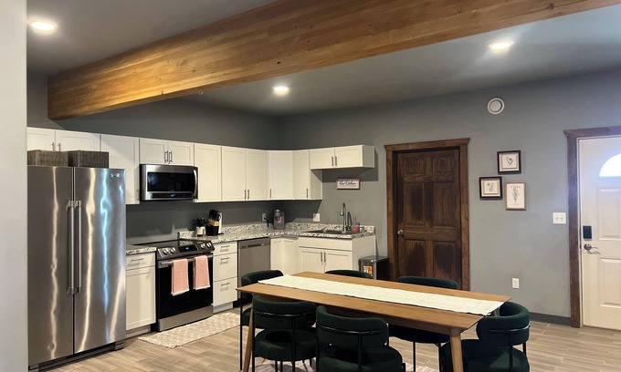Fairbanks Apartamento | Modern 2‑bed condo near downtown Fairbanks fully equipped kitchen in‑unit laundry off‑street parking