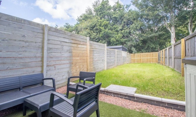 Airdrie Casa | Modern 2-Bedroom Home near Glasgow and Edinburgh