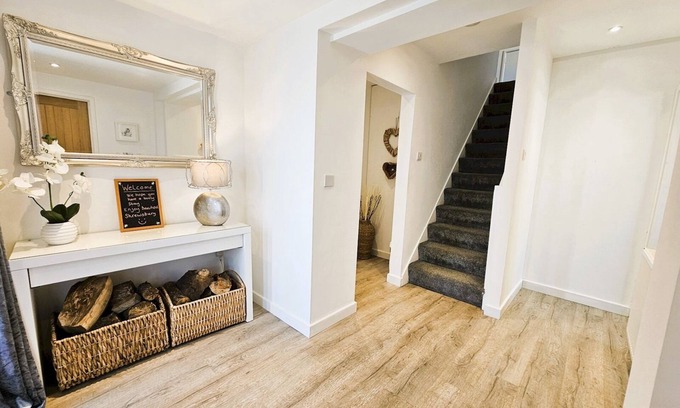Shrewsbury Casa | Modern 2-bed home in a peaceful area, with parking | Pass the Keys