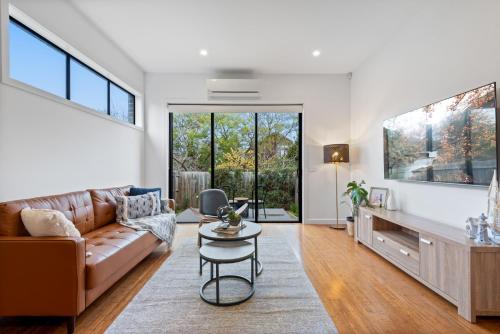 Brunswick West Casa | Modern 2-Bed Home in Brunswick with Courtyard
