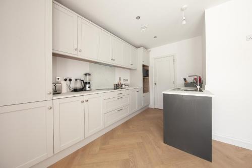 Ongar Casa | Modern 2 bed house in Hollystown with free parking