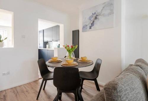 Gillingham Apartamento | Modern 2 Bed House in Rainham, Kent - Central Location