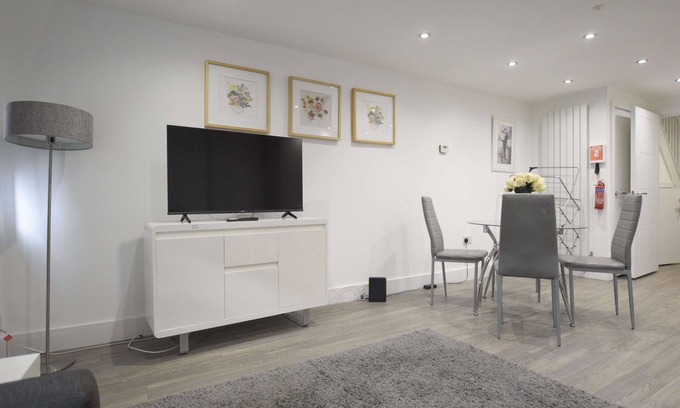 West Ham Apartamento | Modern 2 Bed in Stratford, London with Wi-Fi & Sleeps 5