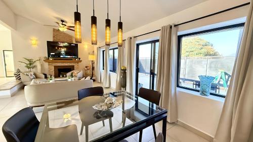 San Antonio Tlayacapan Casa | Modern 2 Bed Retreat in Ajijic - Unbeatable Location -Patio-Gym-Pickleball Court
