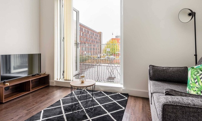 Rotherham Apartamento | Modern 2 Bed Riverside Apartment with Balcony