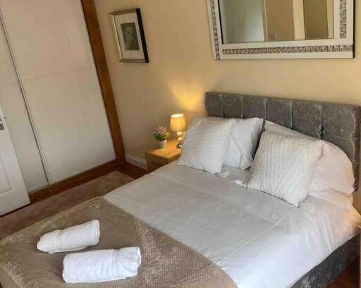 Cole Green Casa | Modern 2 bedroom house with WIFI