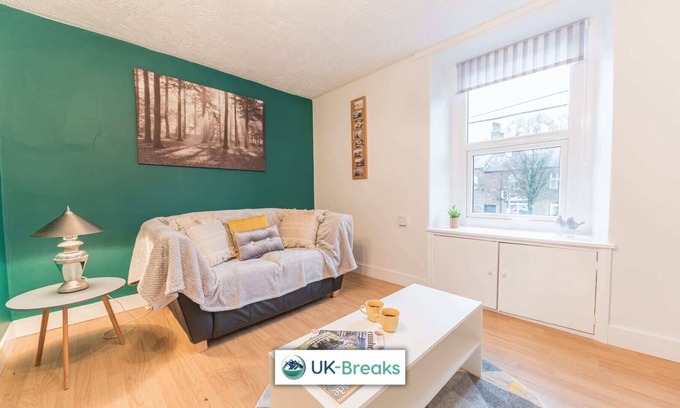Egremont Apartamento | Modern, 2 bedroom, 1st floor apartment. 24hr check-in. Fast Wi-fi.