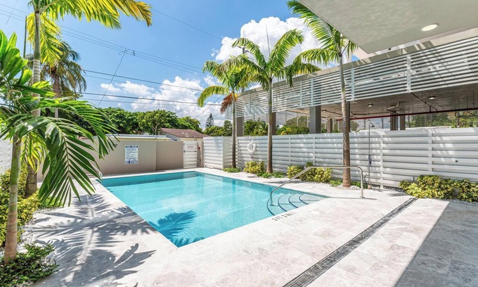 Parkside Apartamento | Modern 2-bedroom apartment w/Pool near beach and airport
