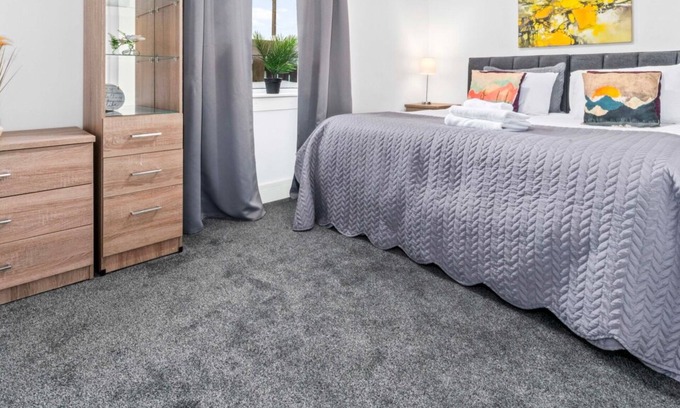 Airdrie Apartamento | Modern 2 bedroom apartment close to local amenities.