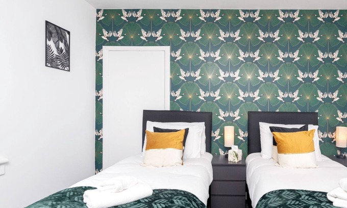 Glasgow Apartamento | Modern 2 bedroom apartment with parking and wifi.