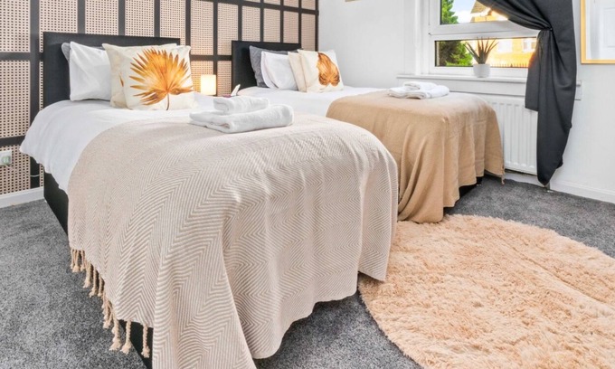 Glasgow Apartamento | Modern 2 bedroom apartment with parking and wifi.