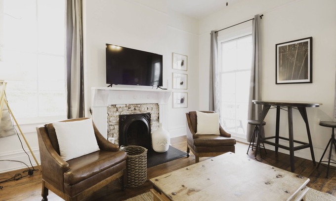 Historic Downtown Savannah Apartamento | Modern 2-Bedroom Apartment in Victorian District ★ Prime Location ★ Near Forsyth