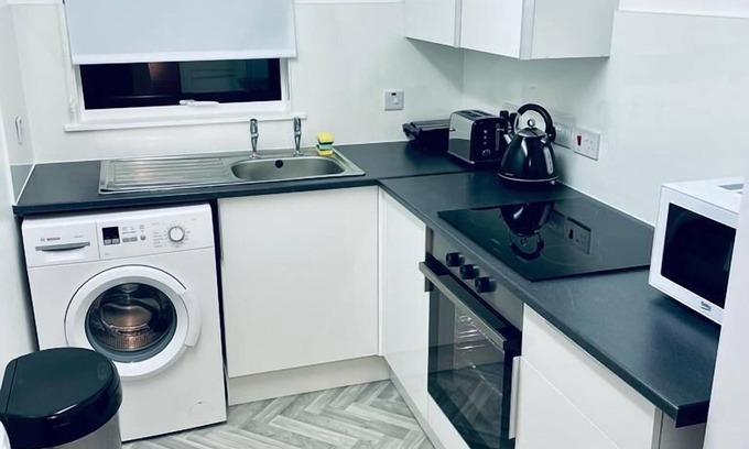 East End Apartamento | Modern 2 Bedroom Apartment With Free Parking