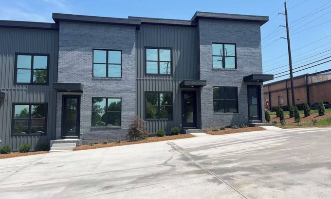 Dalton Condominio | Modern 2 Bedroom Condo steps away from Downtown Dalton