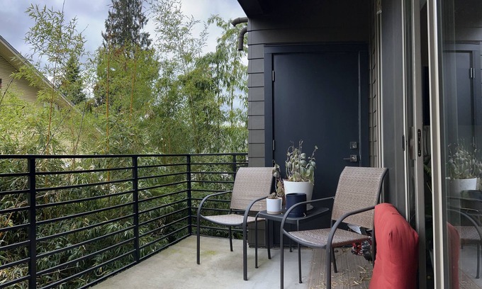 Hosford-Abernethy Condominio | Modern 2-bedroom condo in Coveted SE Portland