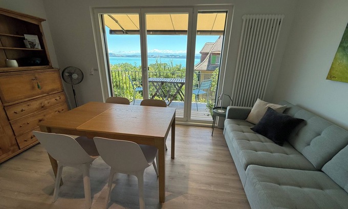 Neuchatel Apartamento | Modern 2 bedroom flat in town with lake views