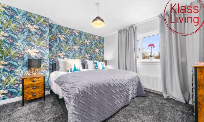 Bellshill Casa | Modern 2 bedroom hose with private driveway.