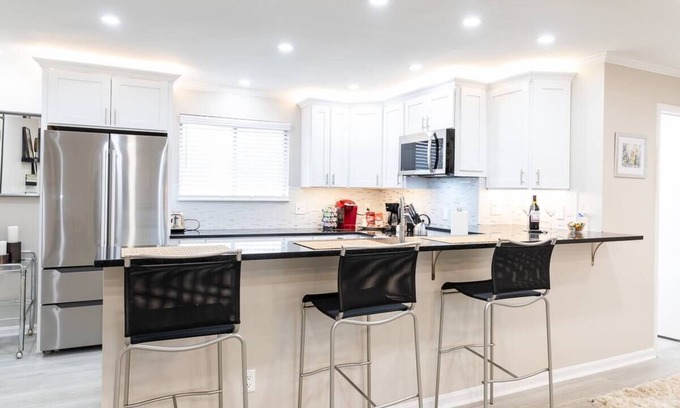 New Richmond Apartamento | Modern 2 Bedroom in Beautiful River Town Near City