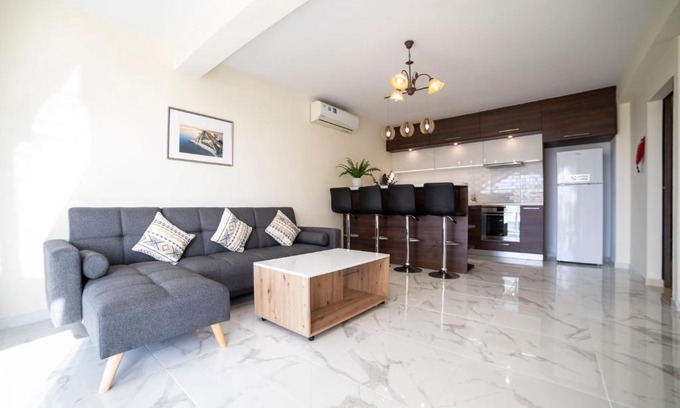 Agios Tychon Apartamento | Modern 2 bedroom, sea view apartment.