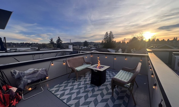 Ballard Casa | Modern 2 Bedroom Townhome in the Heart of Ballard, Seattle