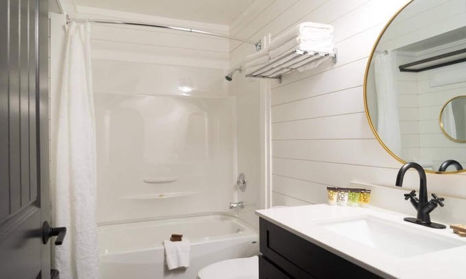 Jasper East Cabina | Modern 2 Bedroom Vacation Home